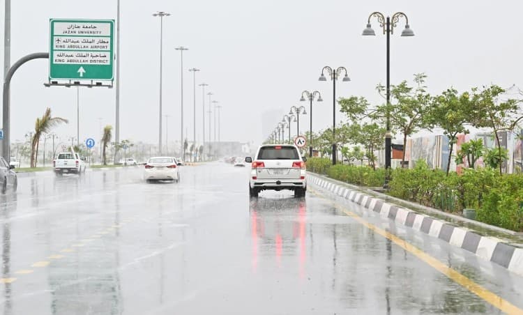 الأرصاد يحول إنذار جازان الأحمر