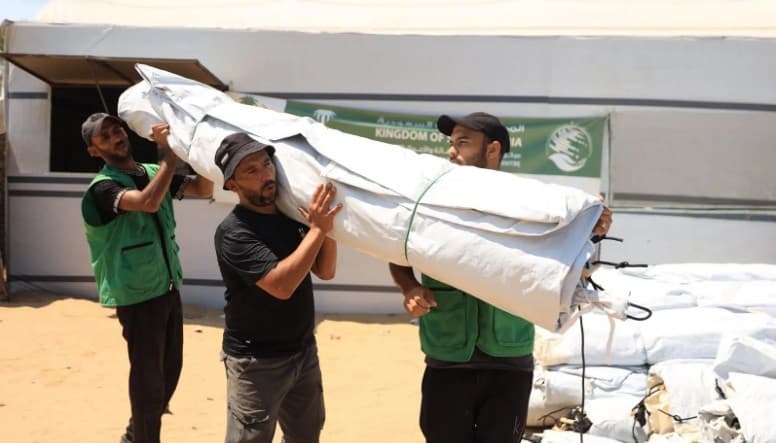 King Salman Center Provides Tents for Gaza Displaced