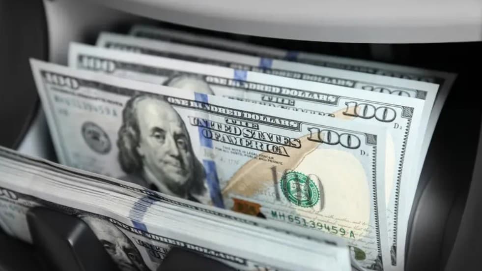 Dollar falls as US retail sales weaken
