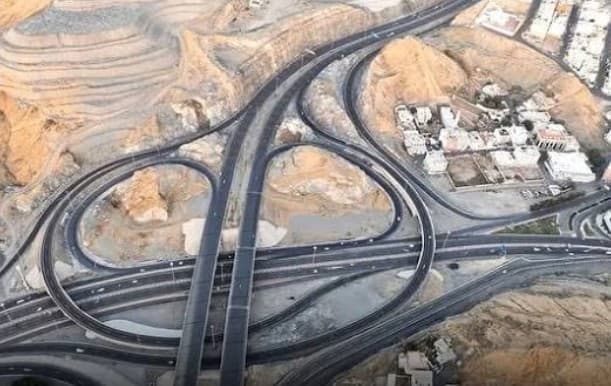 أكثر من 5 آلاف تصريح لتنظيم الأعمال على الطرق في يوليو