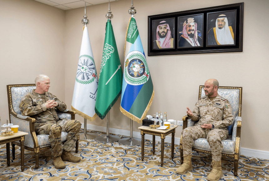 المملكة والولايات المتحدة تتبادلان الحديث عن التعاون العسكري