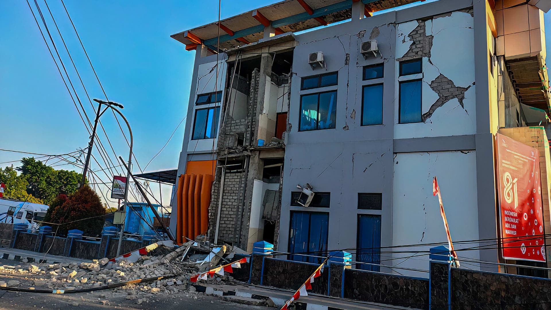 Indonesia earthquake death toll reaches 38