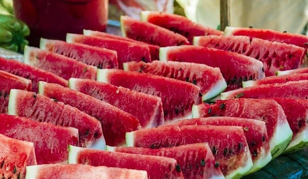 Expert warns watermelon with bread impacts health