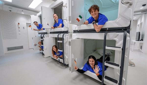 Six emerge after 100-day space simulation