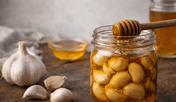 طبيب يحذر من الإفراط في الثوم لعلاج التصلب