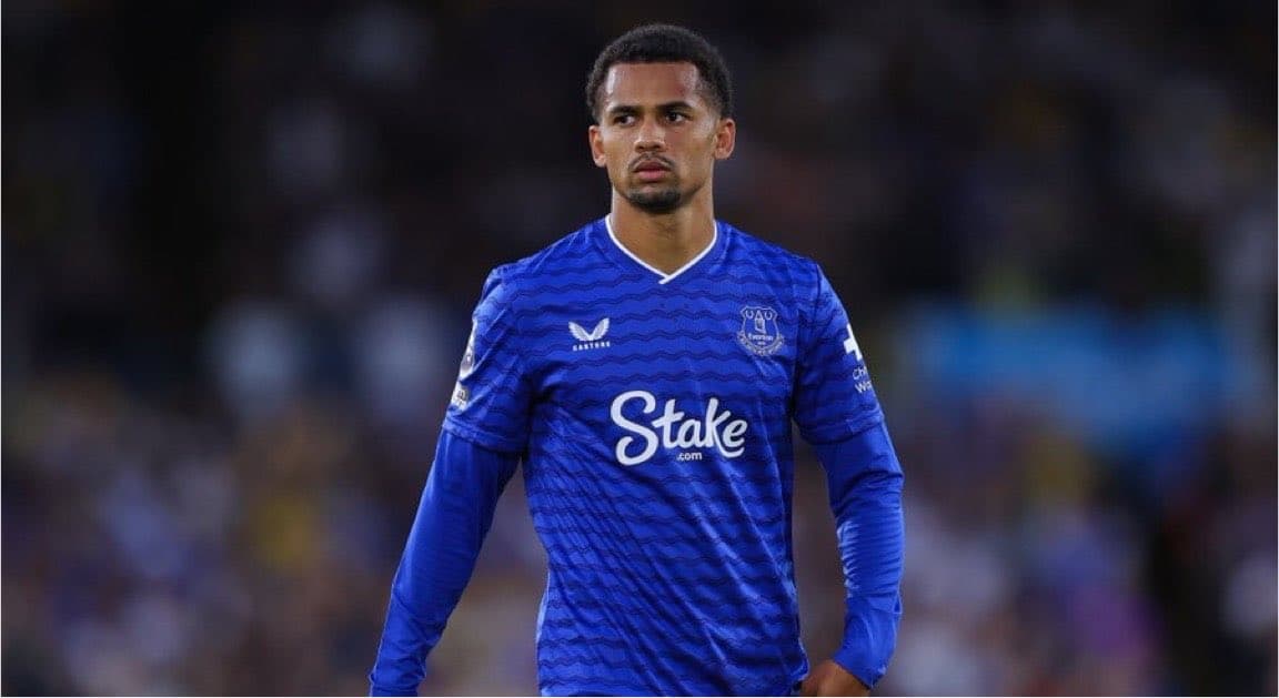 إيفرتون يقرر بقاء ندياي بعد اهتمام الهلال