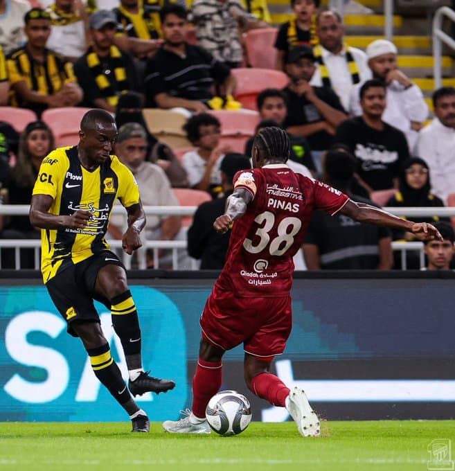 الاتحاد يبدأ الدوري بتعادل مع الخلود