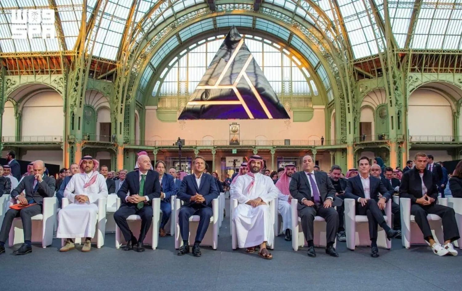 الزي السعودي التقليدي يلفت الأنظار في Grand Palais