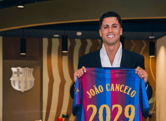 Barcelona signs Cancelo бесплатно