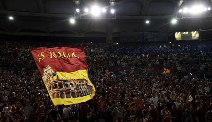 التحية الفاشية تمنع 16 من مشجعي روما من دخول الملاعب