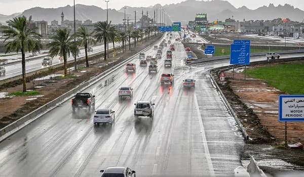 أمطار رعدية وبرد ورياح مثيرة للأتربة