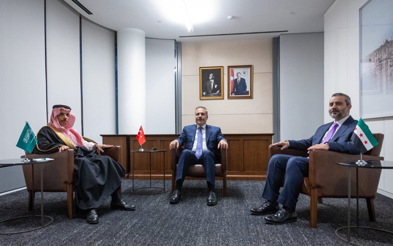 Foreign Minister Meets Syria and Turkey Al-Wa'em