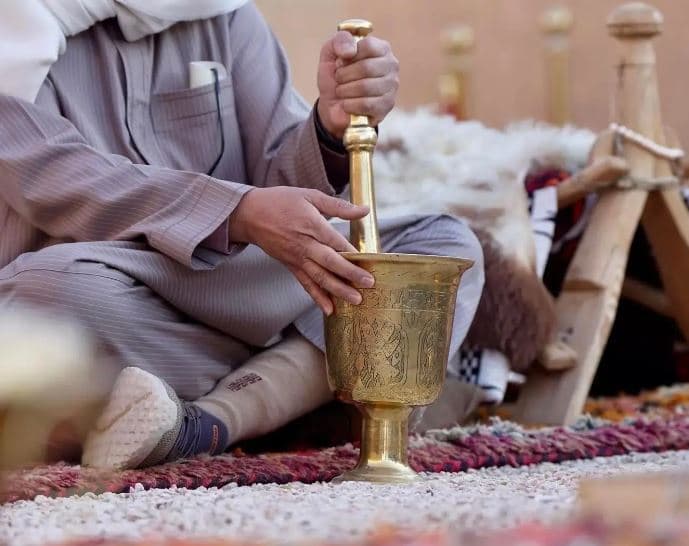 أدوات القهوة السعودية ودلالاتها الاجتماعية