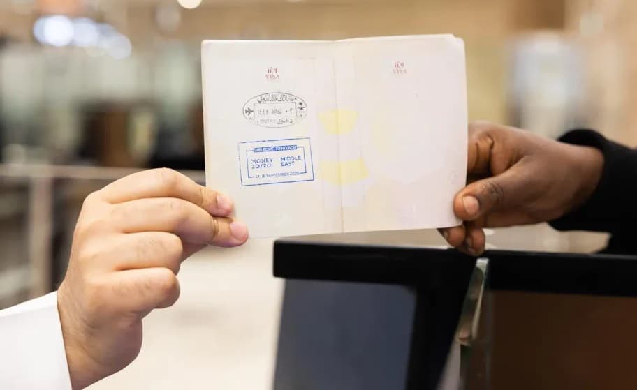 إطلاق ختم خاص لمؤتمر موني 20/20 في الرياض
