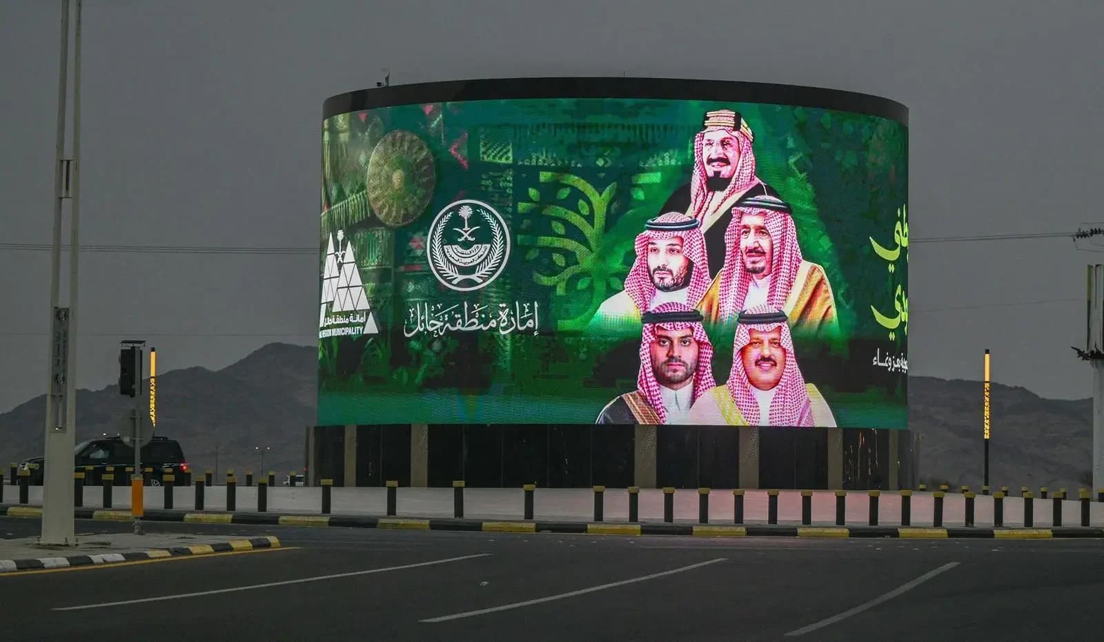 حائل تزين الشوارع باللون الأخضر في اليوم الوطني