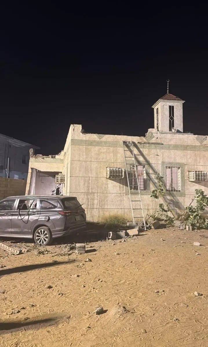 الدفاع المدني يعلن إصابة شخصين في جازان بسبب مقذوف