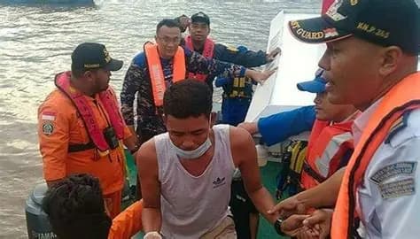 حادث عبارة إندونيسيا يترك مفقودين وناجين