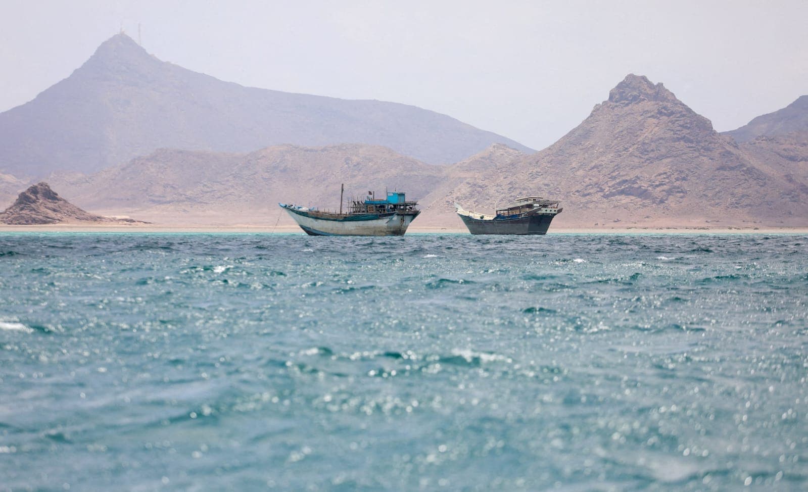 تحركات حوثية قرب باب المندب