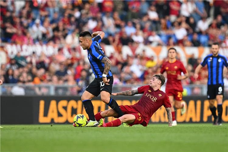 Roma and Inter vie for Serie A lead