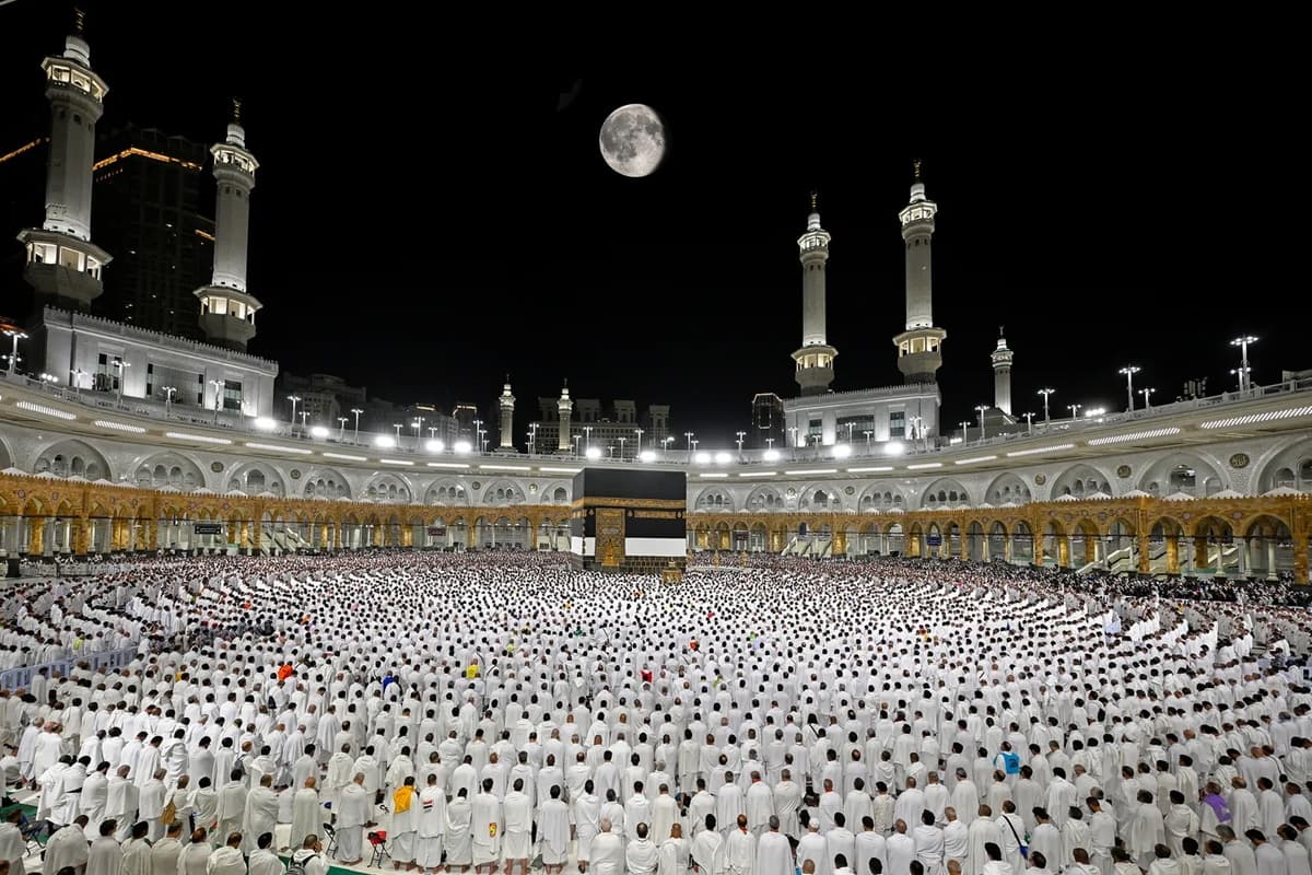 Moon illuminates Mecca's sky again in 2026