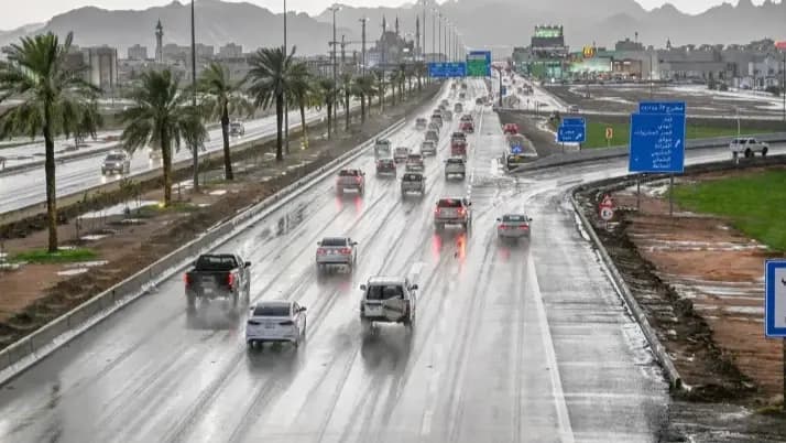 Al Watan reports storms and floods