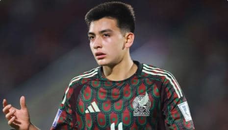 موهبة المكسيك جيلبرتو مورا تُفاجئ ليفربول