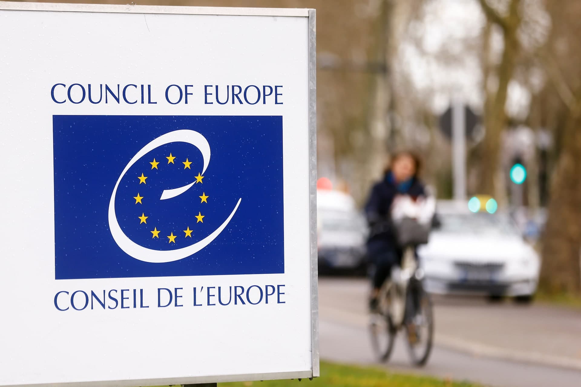 Council of Europe Calls for Respecting Migrants’ Rights Pending Deportation