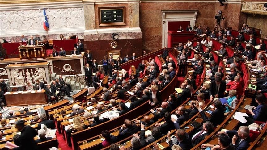 French Parliament bans social media for under 15