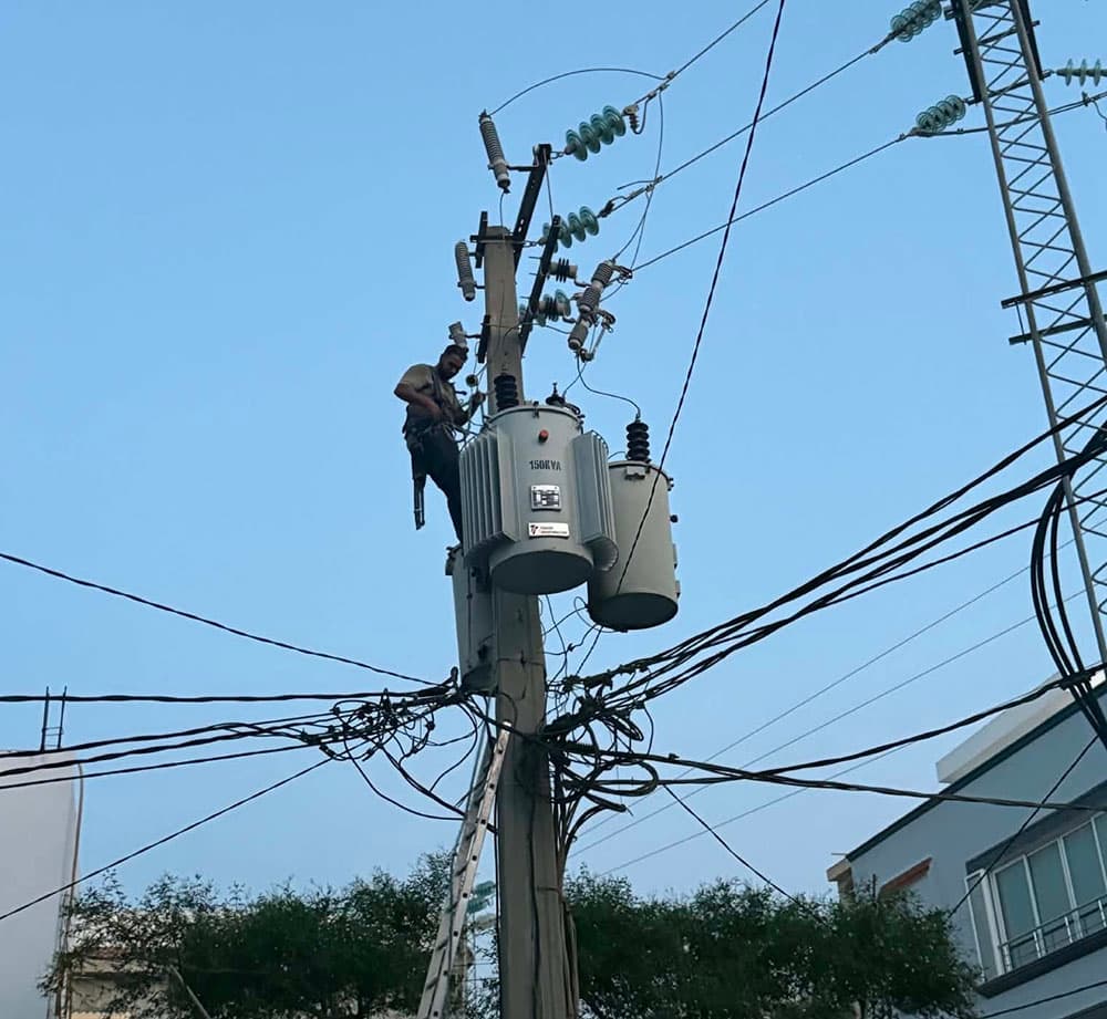 Mountain leader faces blackout and damage