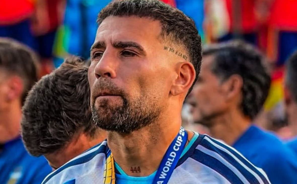 مدافع الأرجنتين يعلن فراقه الدولية