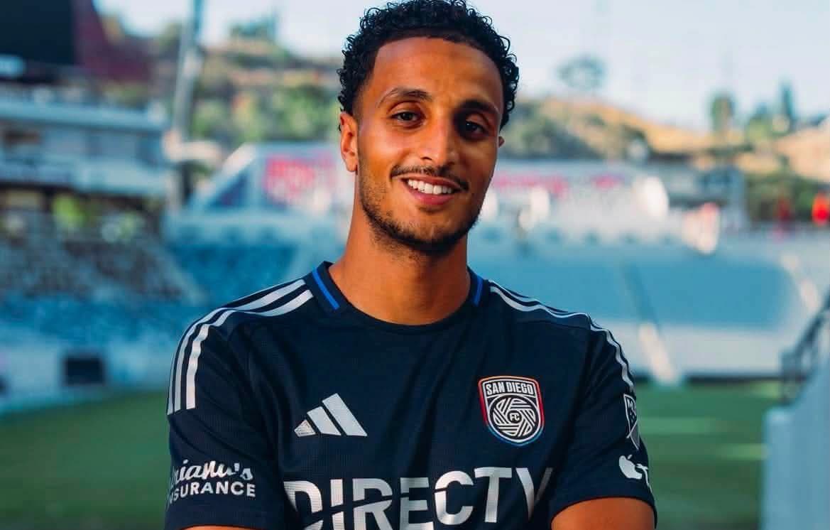 سان دييغو يتفق مع العاشوري