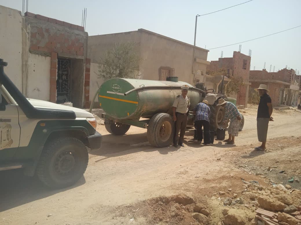 Madinin: Army and elites supply water