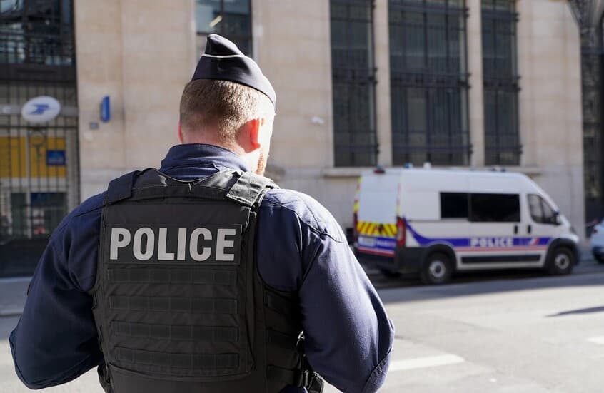 Pregnant woman among stab victims in Paris