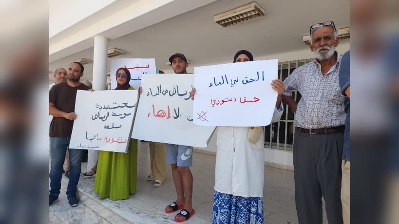 احتجاج سكان حي الرياض بسوسة على انقطاعات الماء