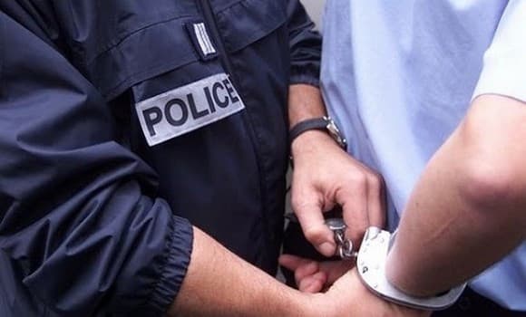 احتجاز 22 شخصا بينهم فتيات