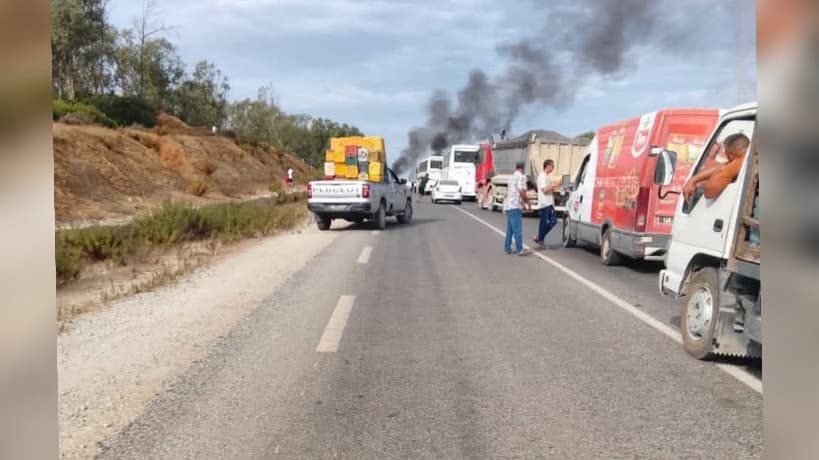 Prisoners obstruct road after youth's self-immolation