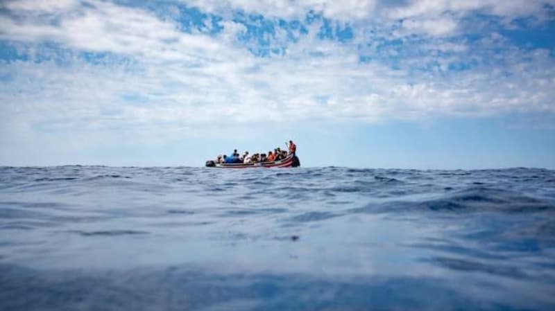 Boat with 16 Tunisians sinks en route to Italy