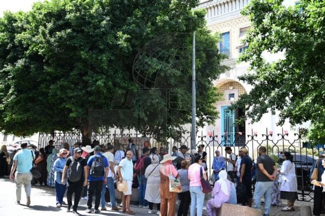 Deputy teachers hold protest at Education Ministry