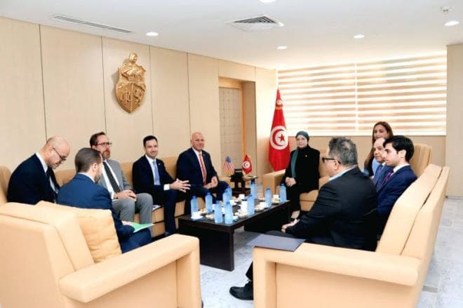 وزيرة العدل تستقبل السفير الأمريكي في تونس
