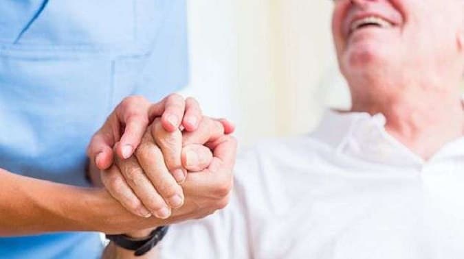 وزارة الأسر تدعم رعاية كبار السن