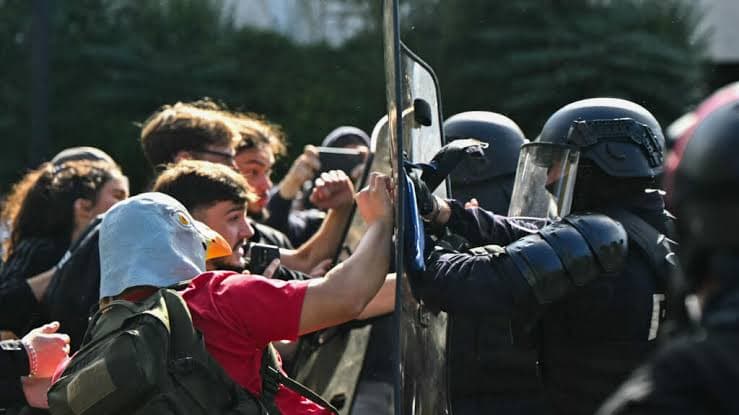 France high schools close for protests