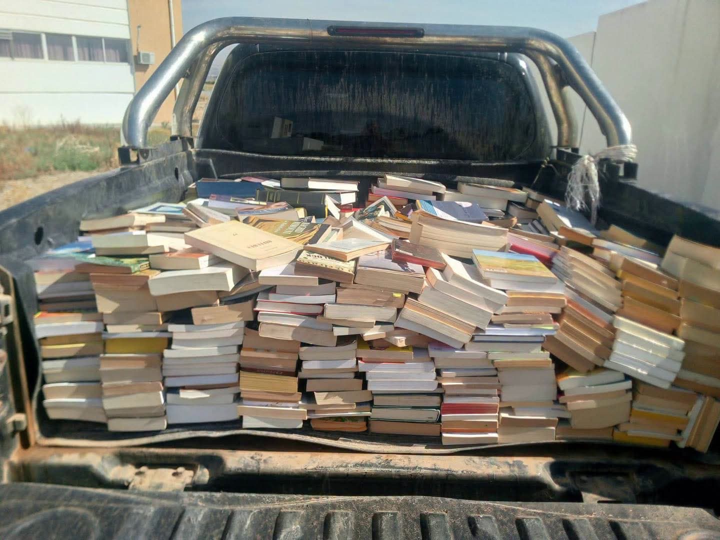 Béja: Teacher's family donates library
