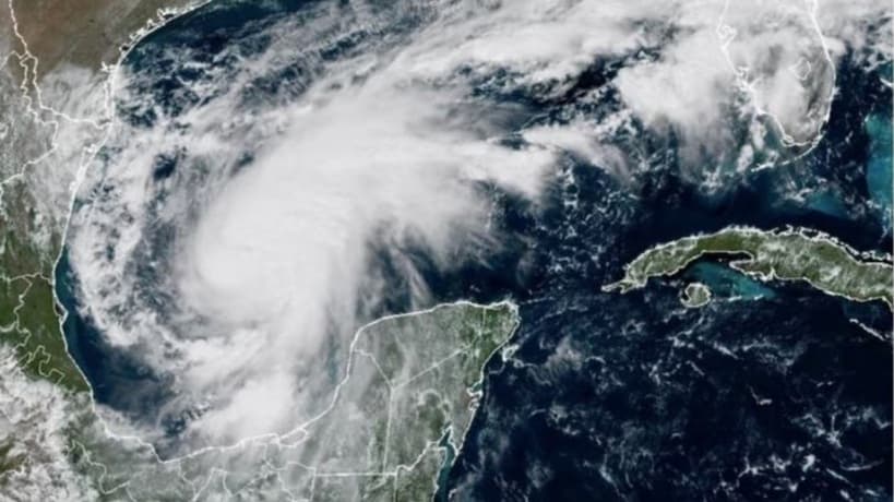 Hurricane Simone floods Acapulco