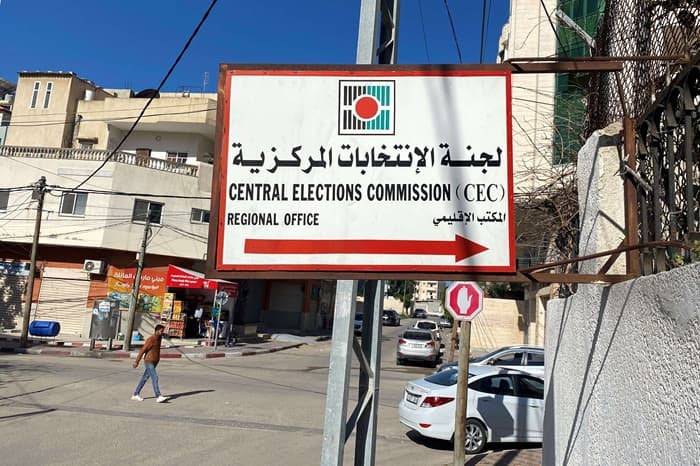 Palestinian leader delays November elections