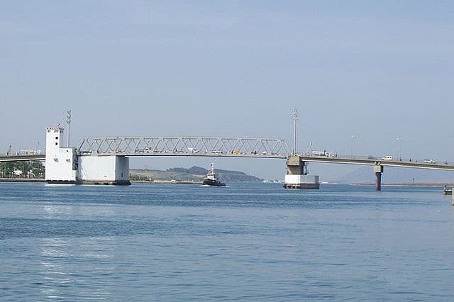 Bizerte: Movable Bridge Achieves New Height