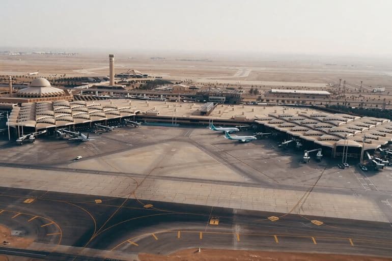 هجوم جديد يتسبب في إصابات بمطار الملك خالد