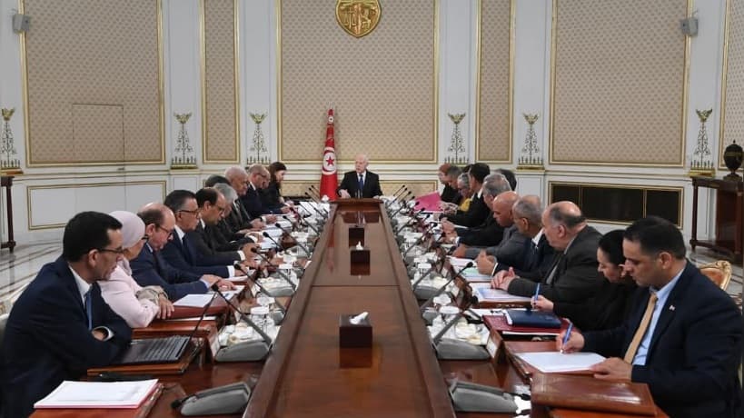 Council studies draft finance law under President's supervision