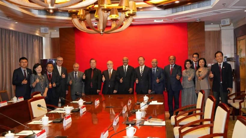 Tunisian envoy explores academic ties with Peking