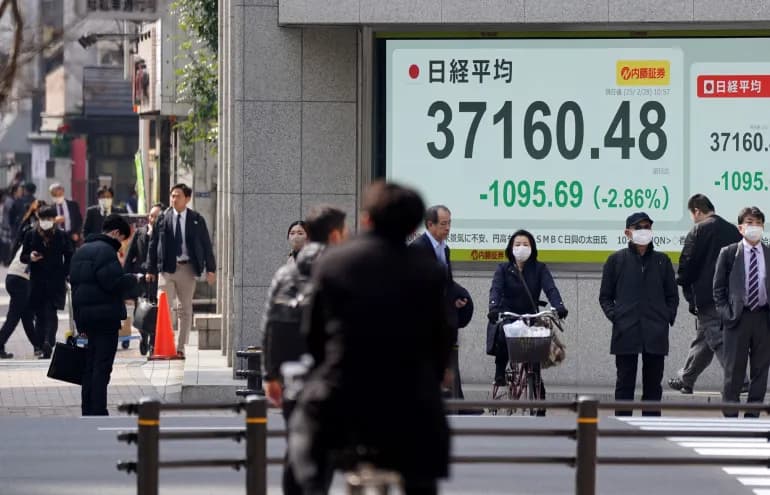 Japan's population drops most in 100 years