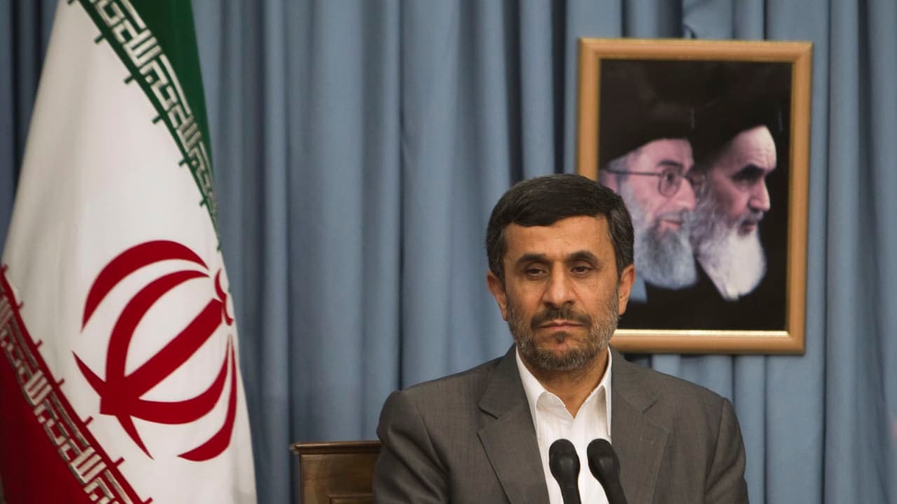 الحرس الثوري الإيراني يضع محمود أحمدي نجاد رهن الإقامة الجبرية بعد اتهامات بالعمالة لإسرائيل